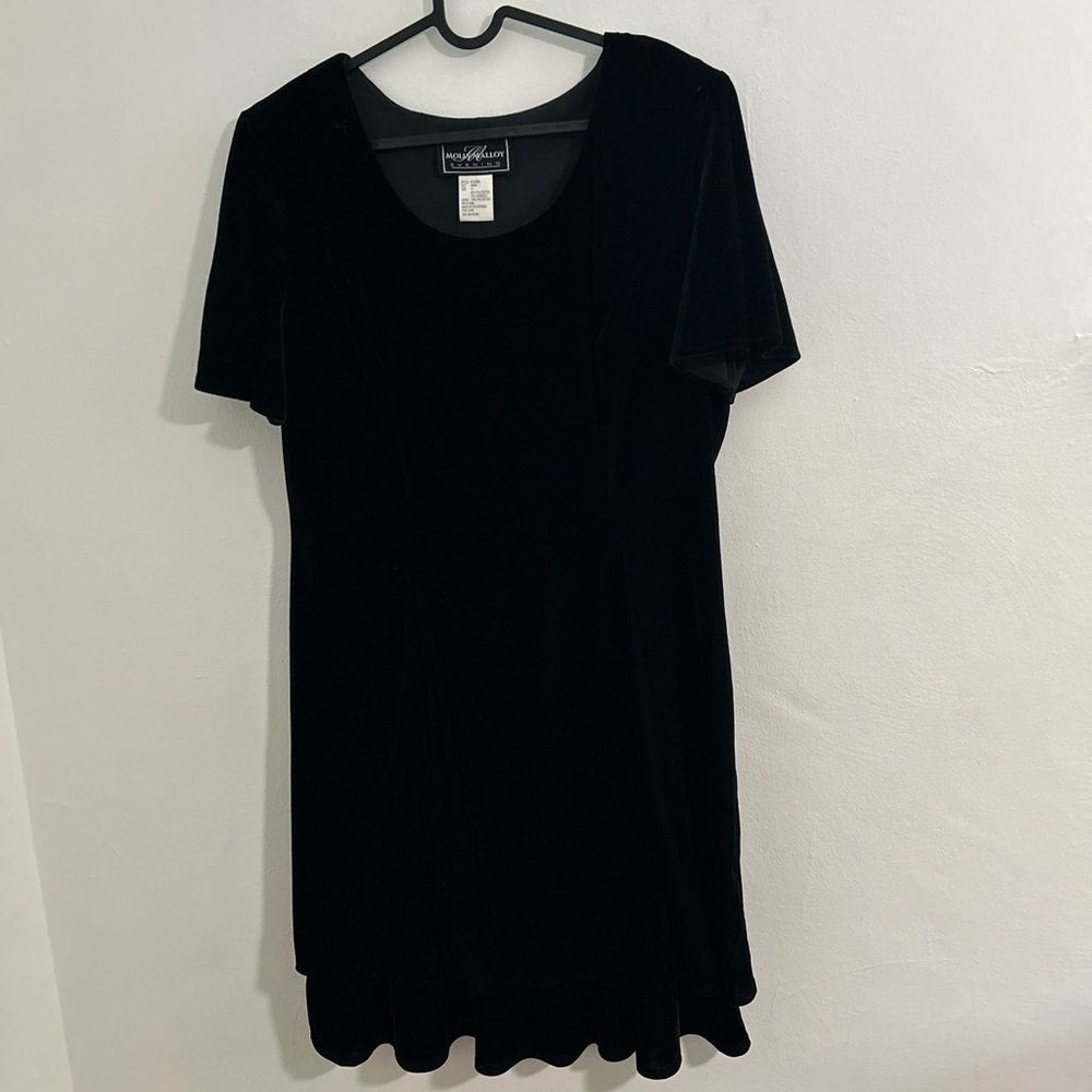 Elegant Black Velvet Mini Dress
